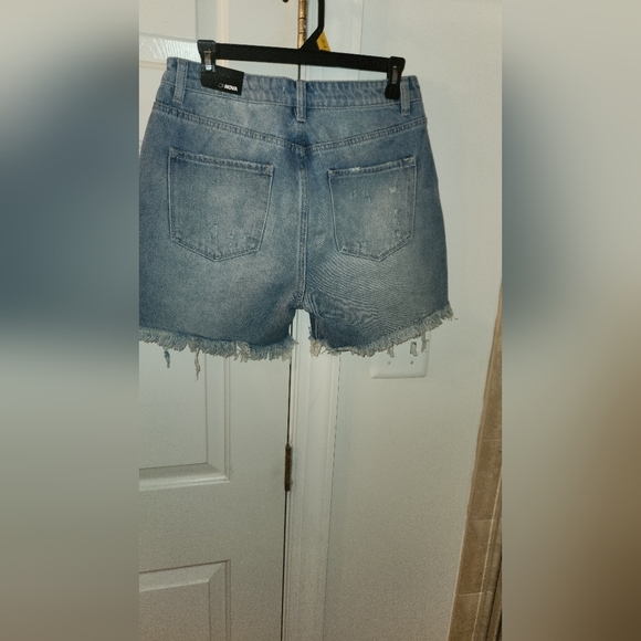 NWT!! FASHION NOVA SHORTS !! - Picture 13 of 13